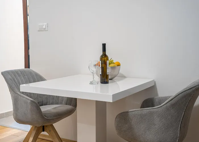 Marjan Nest Apartment